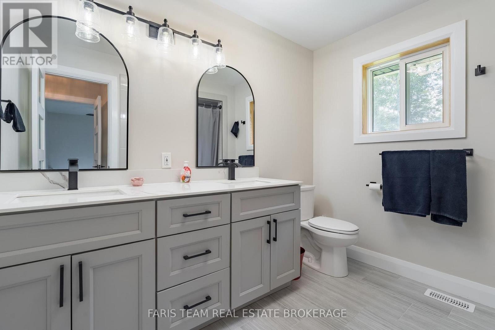 8 Joliet Crescent, Tiny, ON - Indoor Photo Showing Bathroom