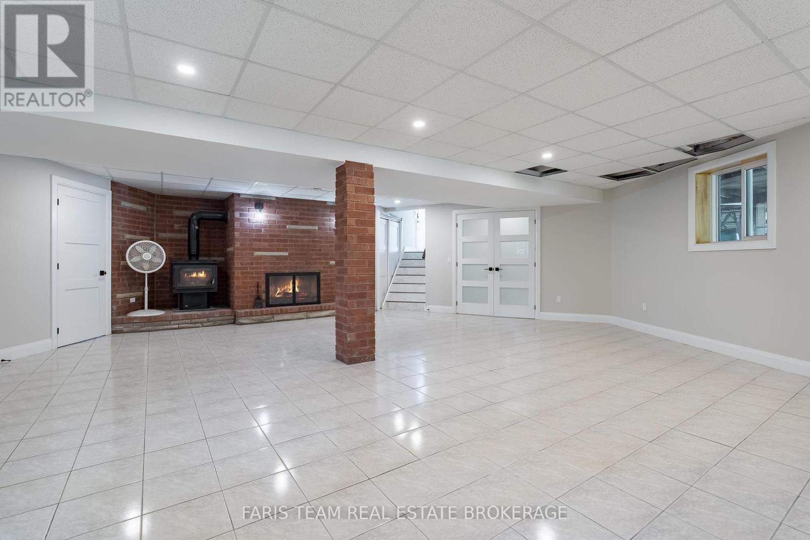 8 Joliet Crescent, Tiny, ON - Indoor Photo Showing Other Room