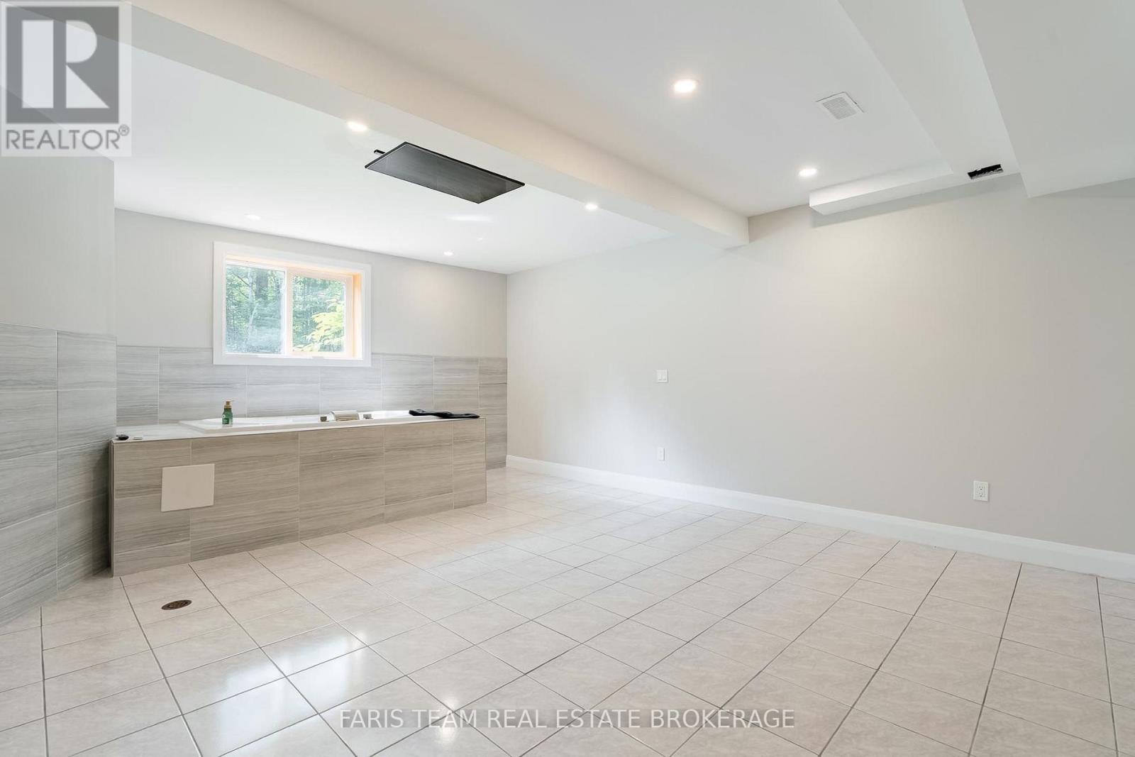 8 Joliet Crescent, Tiny, ON - Indoor