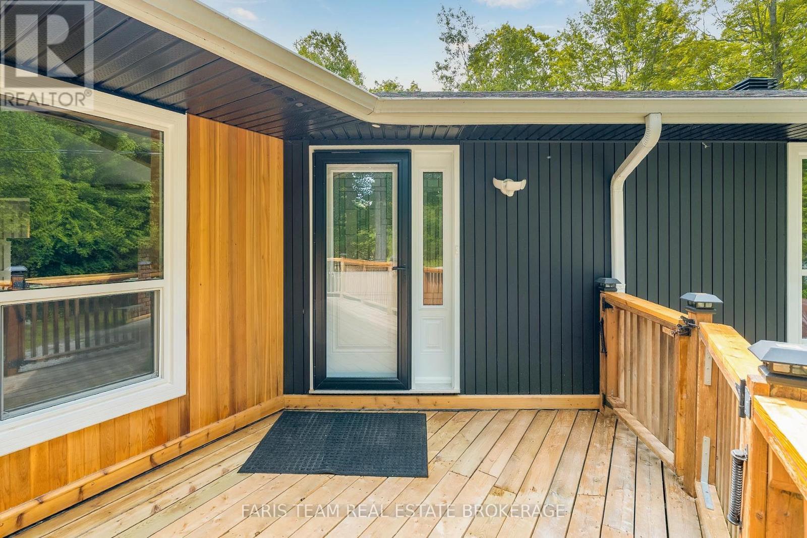 8 Joliet Crescent, Tiny, ON - Outdoor With Deck Patio Veranda With Exterior
