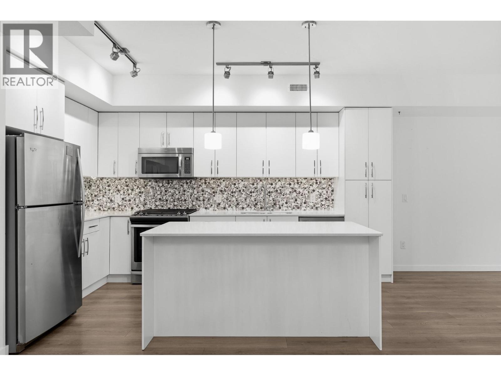 Kitchen - 680 Old Meadows Road Unit# 74, Kelowna, BC - Indoor Photo Showing Kitchen With Stainless Steel Kitchen With Upgraded Kitchen
