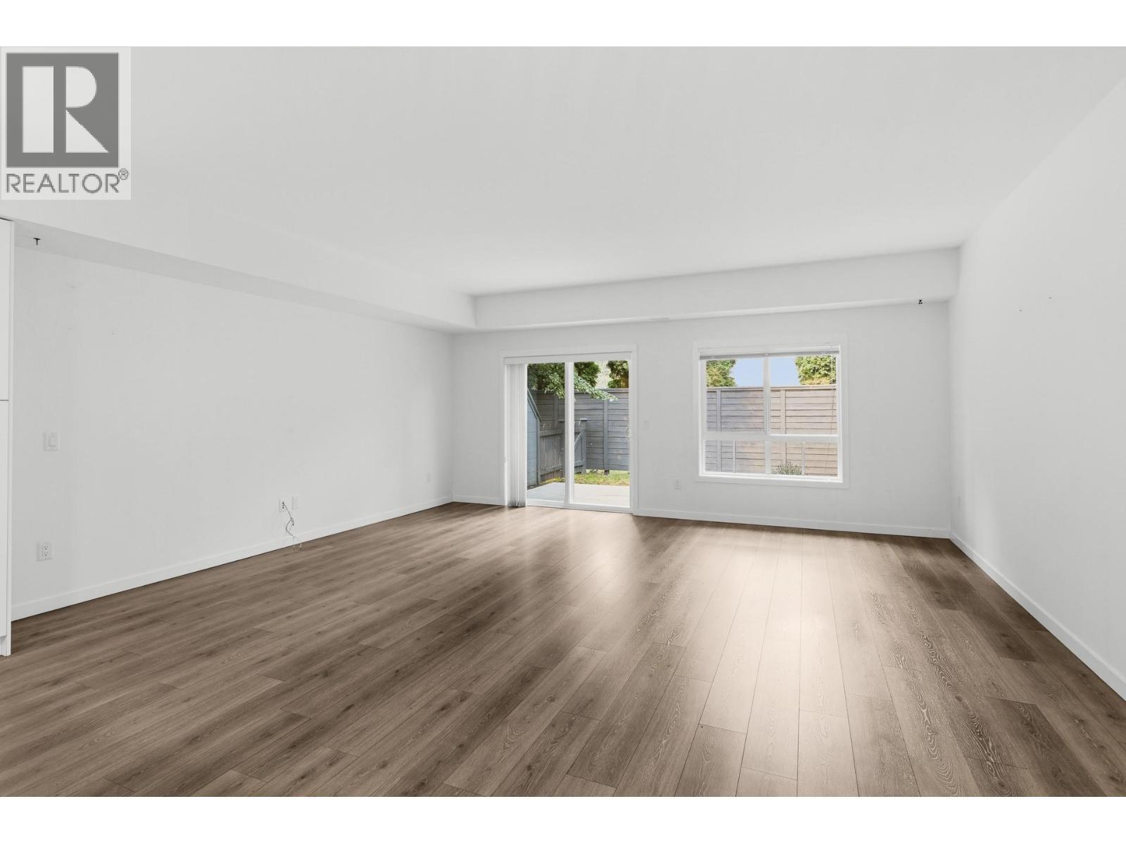 Main floor living room - 680 Old Meadows Road Unit# 74, Kelowna, BC - Indoor