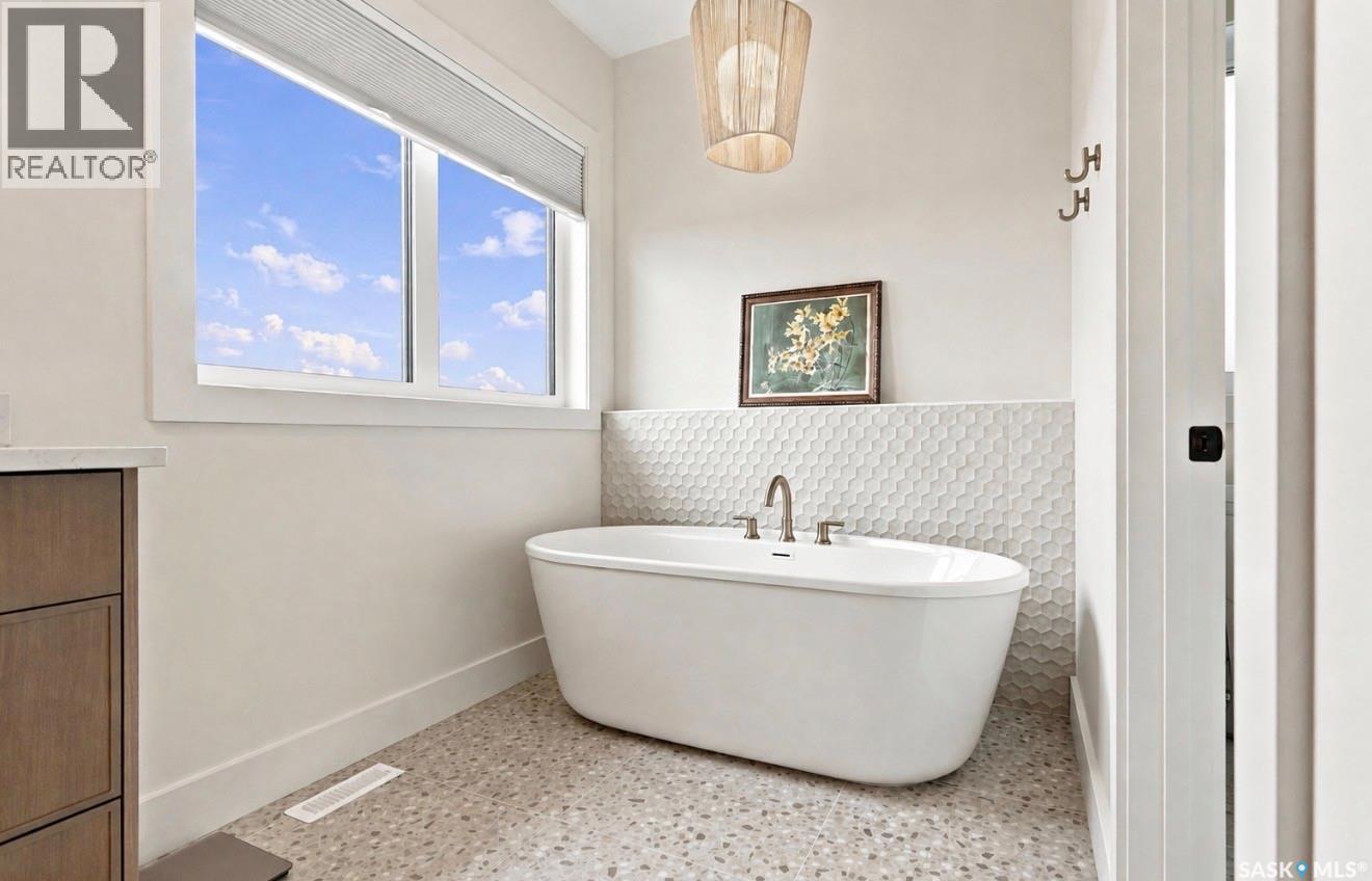 652 Pepper Bend, Saskatoon, SK - Indoor Photo Showing Bathroom