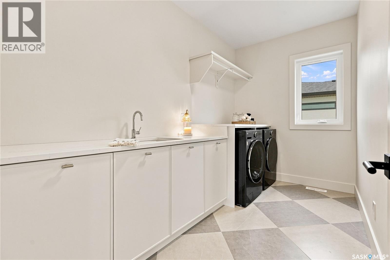 652 Pepper Bend, Saskatoon, SK - Indoor Photo Showing Laundry Room