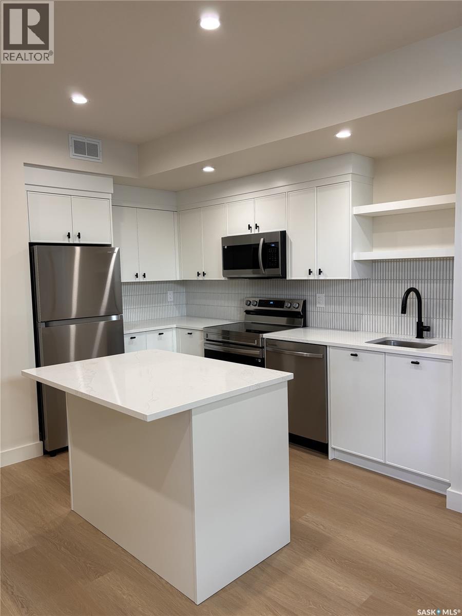 652 Pepper Bend, Saskatoon, SK - Indoor Photo Showing Kitchen