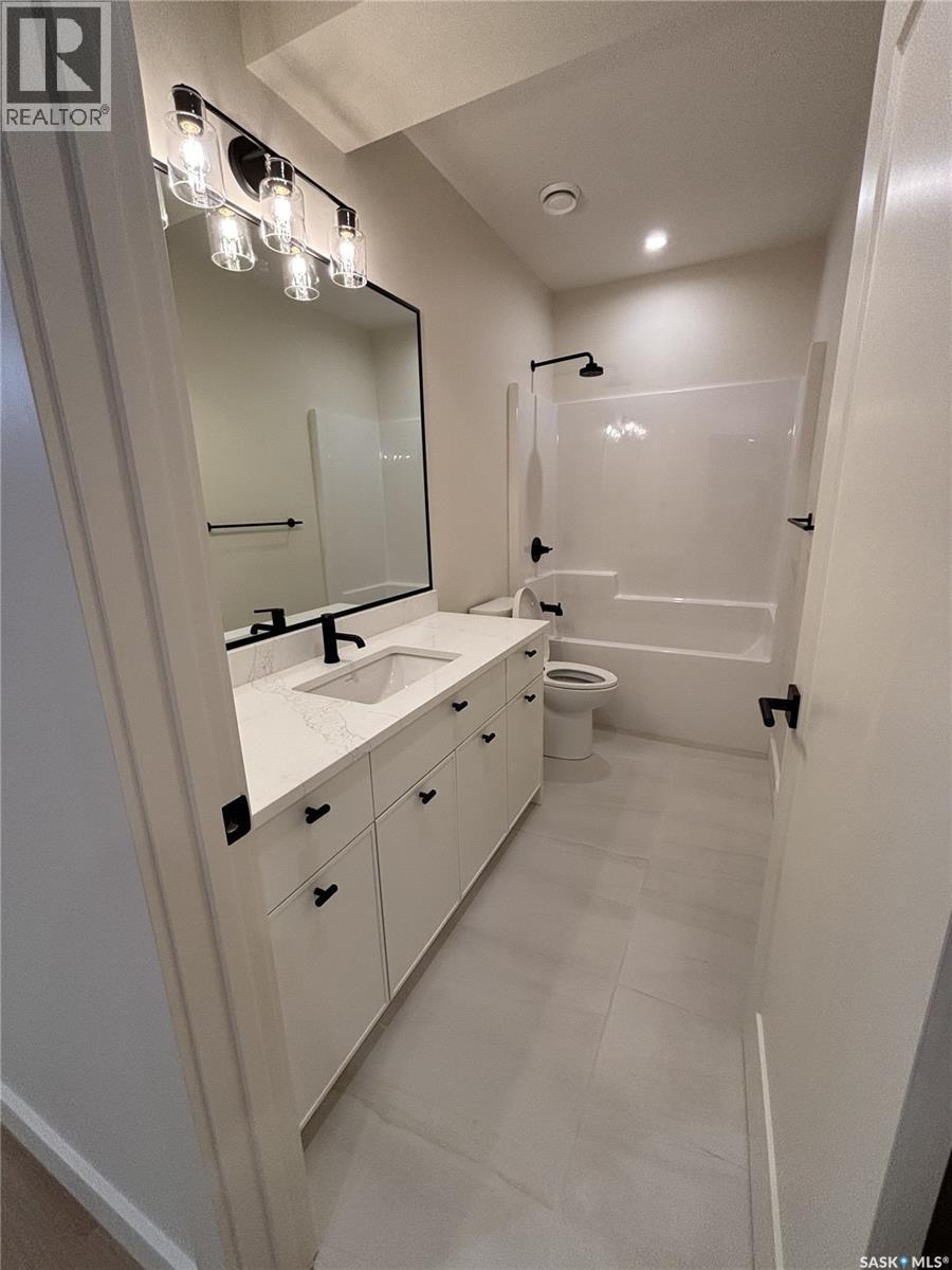 652 Pepper Bend, Saskatoon, SK - Indoor Photo Showing Bathroom