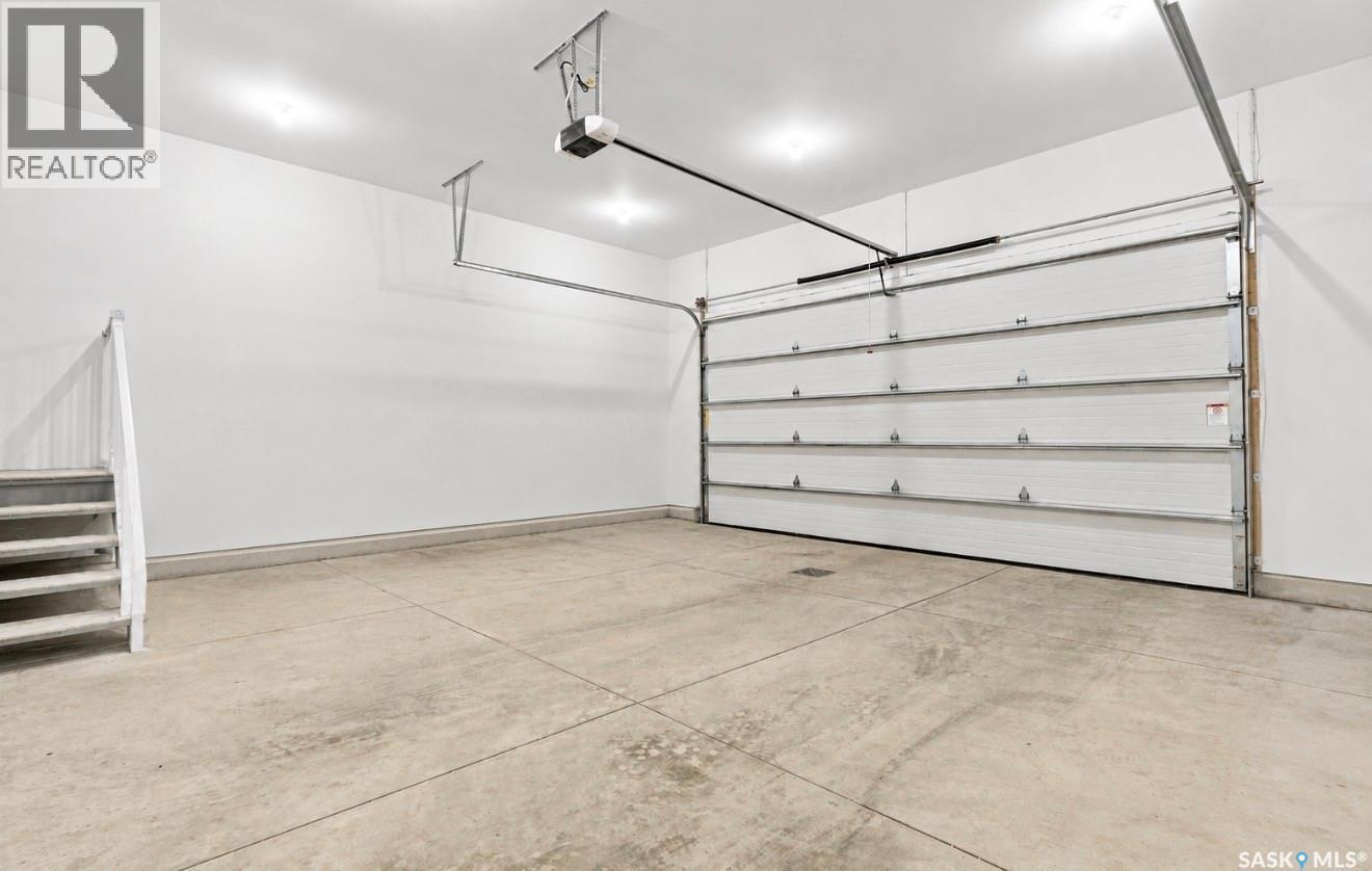 652 Pepper Bend, Saskatoon, SK - Indoor Photo Showing Garage