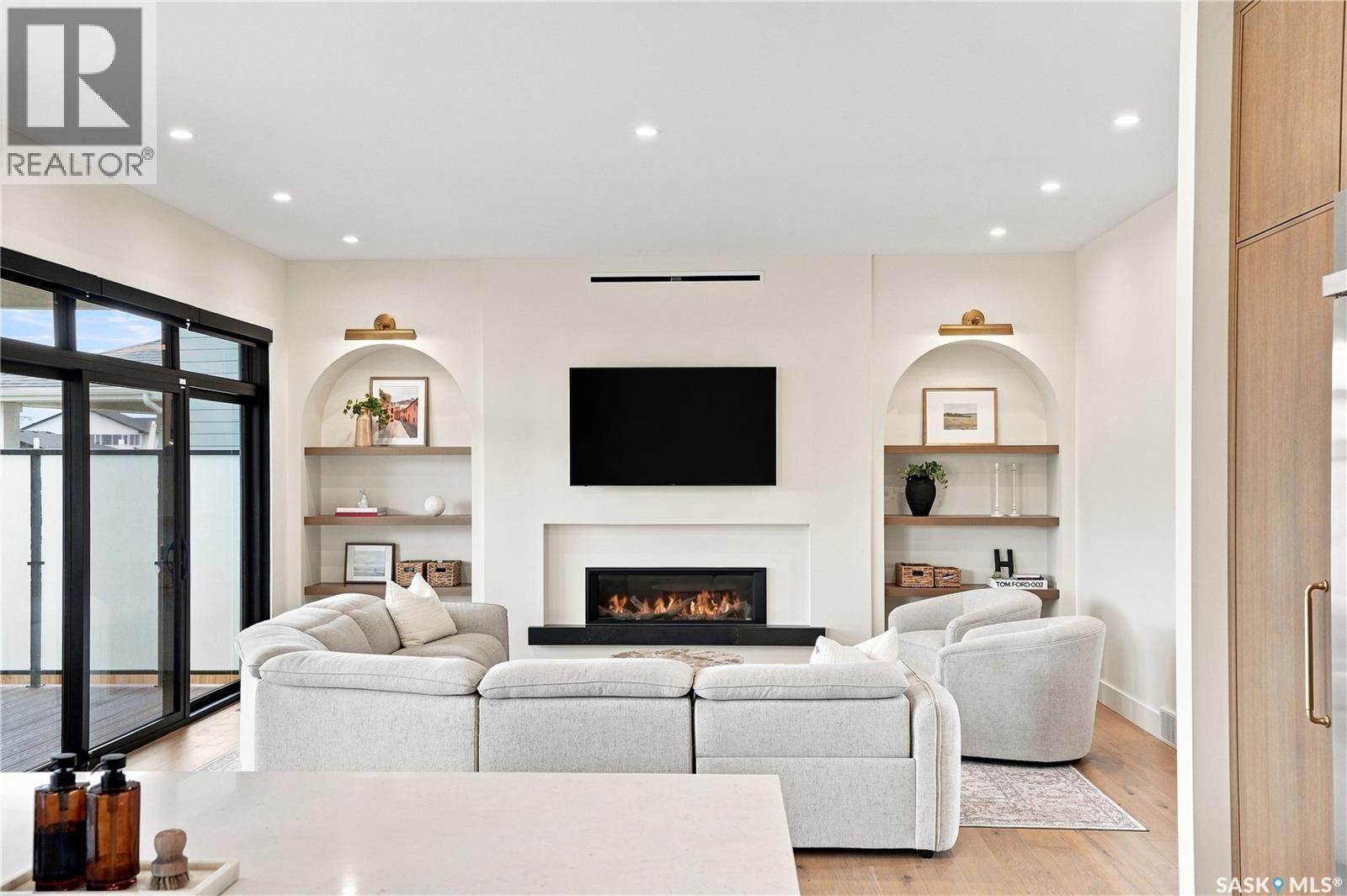 652 Pepper Bend, Saskatoon, SK - Indoor Photo Showing Living Room With Fireplace