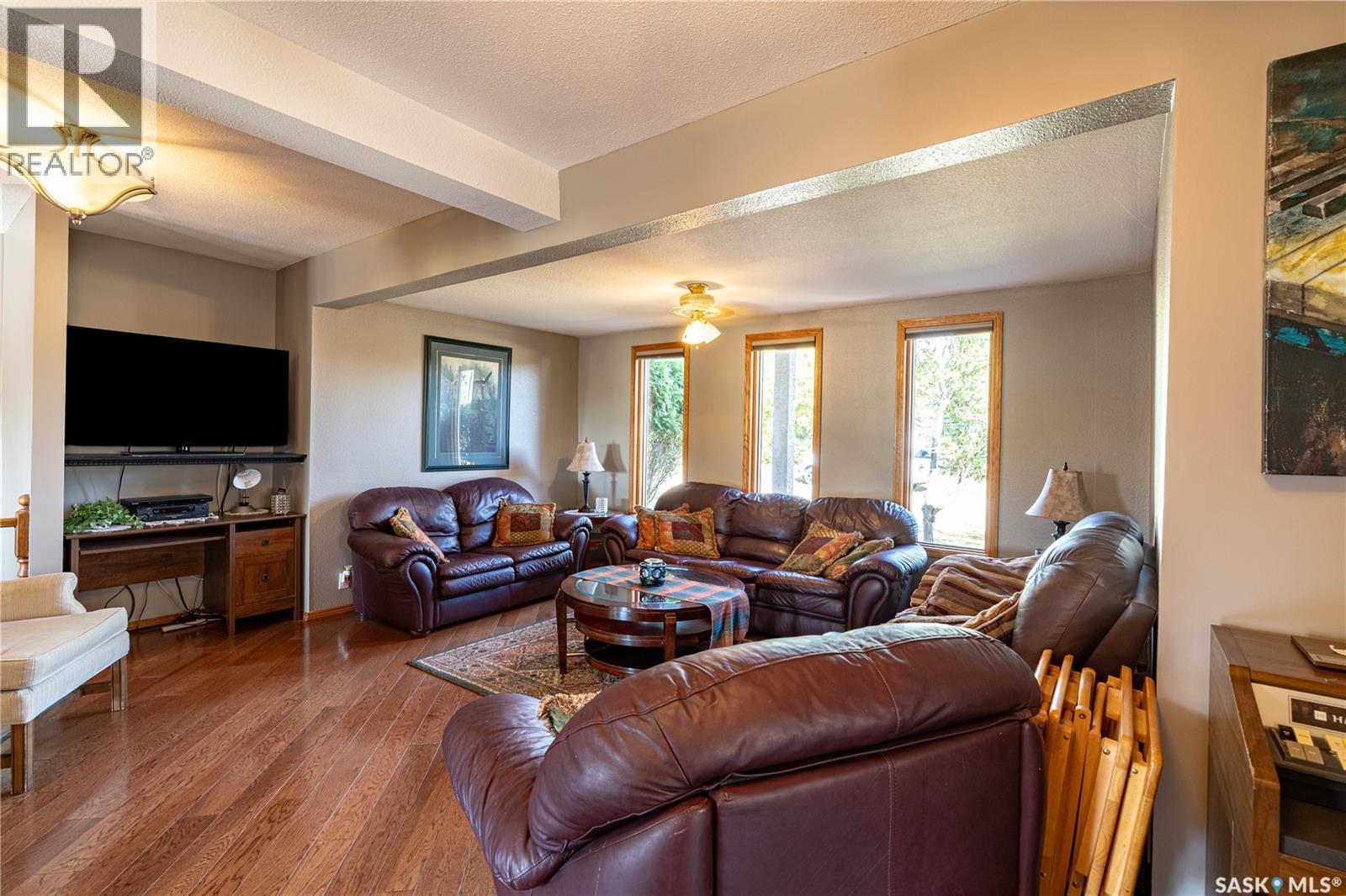 304 1St Street W, Milden, SK - Indoor Photo Showing Living Room