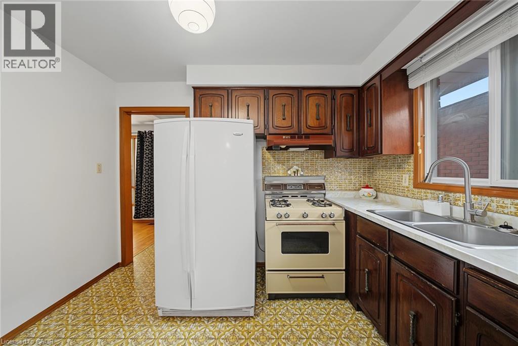 44 Tom Street, Hamilton, ON - Indoor Photo Showing Kitchen With Double Sink