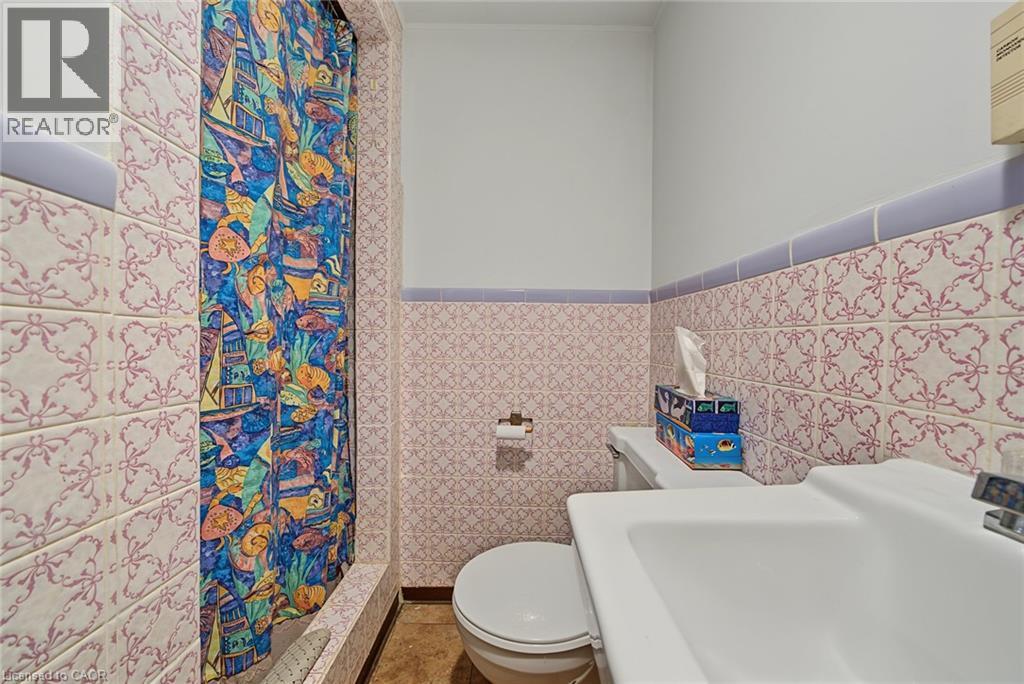 44 Tom Street, Hamilton, ON - Indoor Photo Showing Bathroom