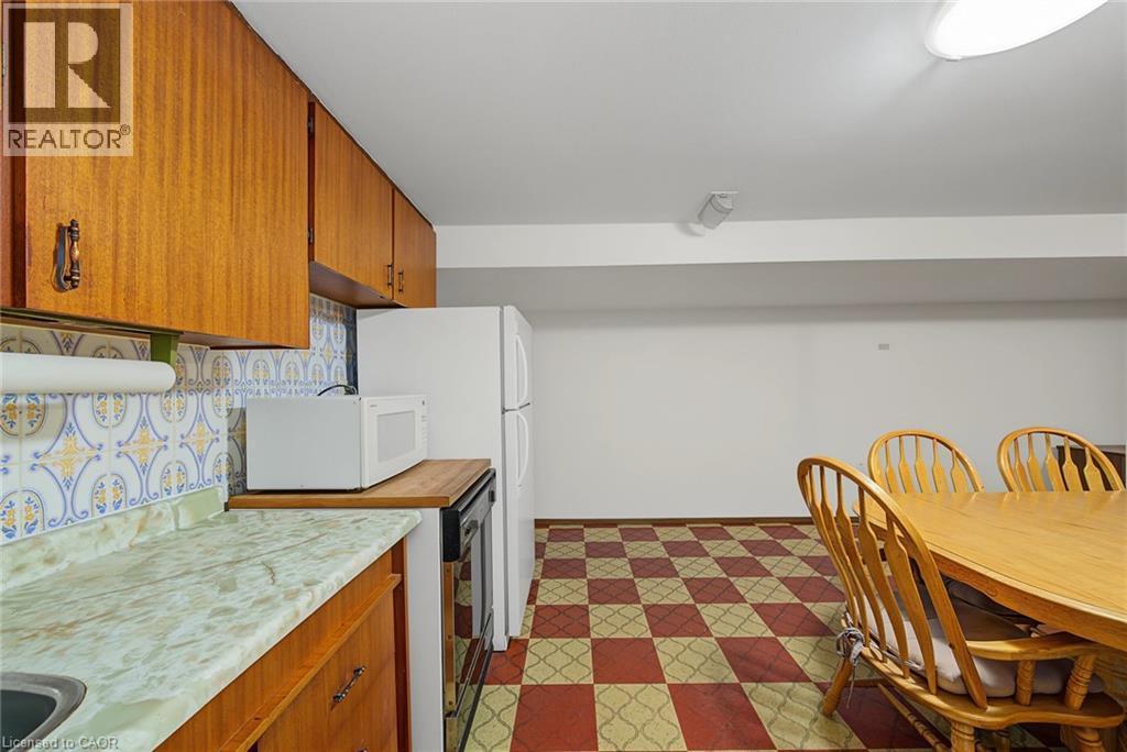 44 Tom Street, Hamilton, ON - Indoor Photo Showing Kitchen