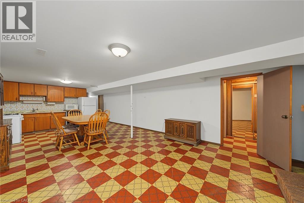 44 Tom Street, Hamilton, ON - Indoor Photo Showing Other Room