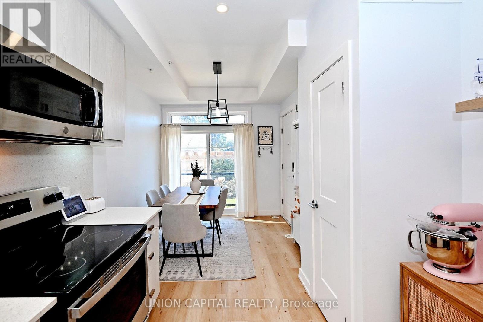 39 - 57 Finch Avenue W, Toronto, ON - Indoor Photo Showing Kitchen