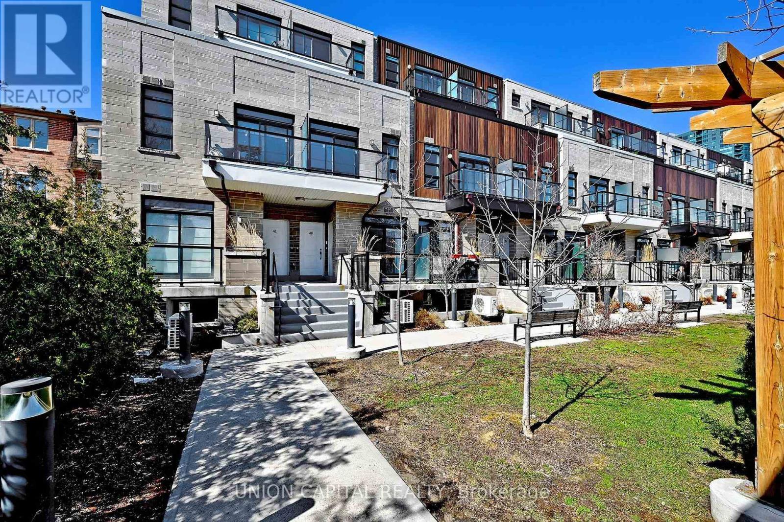 39 - 57 Finch Avenue W, Toronto, ON - Outdoor With Balcony