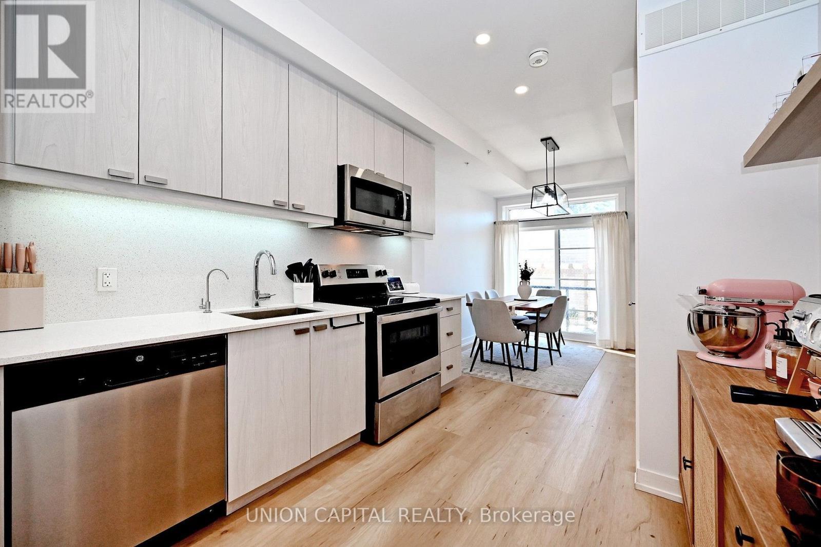 39 - 57 Finch Avenue W, Toronto, ON - Indoor Photo Showing Kitchen With Stainless Steel Kitchen With Upgraded Kitchen