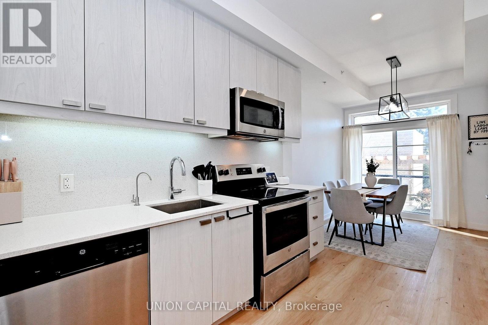 39 - 57 Finch Avenue W, Toronto, ON - Indoor Photo Showing Kitchen With Stainless Steel Kitchen With Upgraded Kitchen