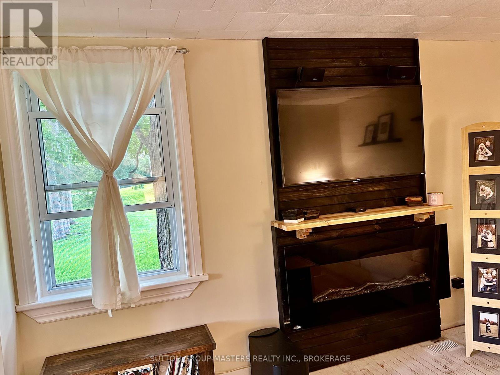 1609 County Road 42 Road, Rideau Lakes, ON - Indoor Photo Showing Other Room