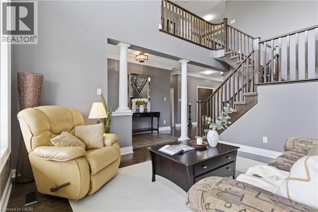 905 Marigold Court, Kitchener, ON - Indoor Photo Showing Living Room