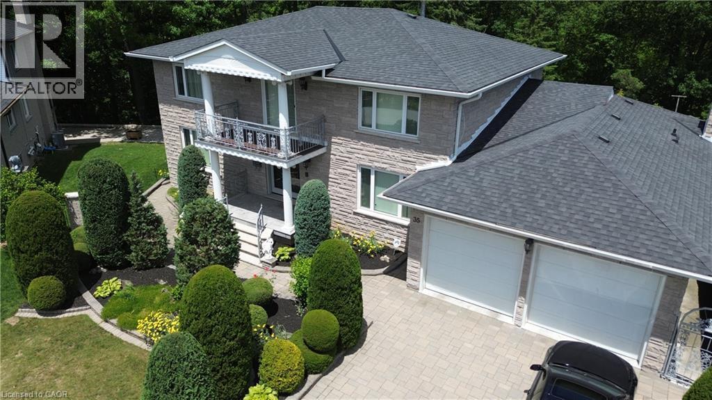 Stone veneer exterior with a prominent second-story balcony - 35 Glen Park Court, Hamilton, ON - Outdoor