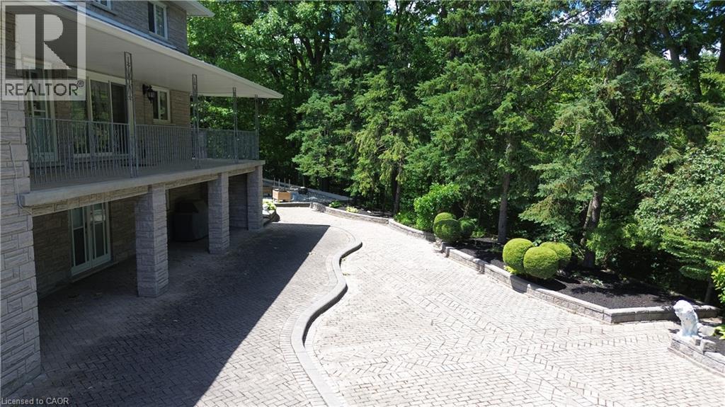 35 Glen Park Court, Hamilton, ON - Outdoor