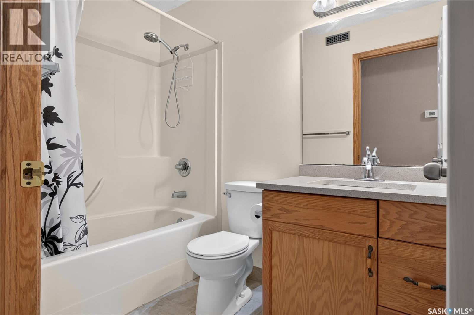 3547 Hazel Grove, Regina, SK - Indoor Photo Showing Bathroom