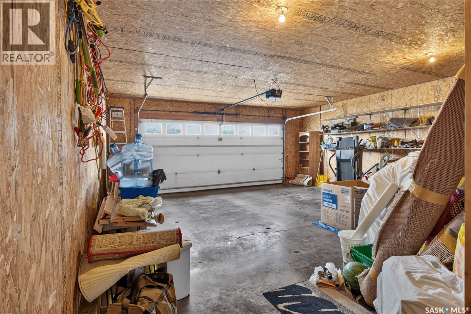 3547 Hazel Grove, Regina, SK - Indoor Photo Showing Garage