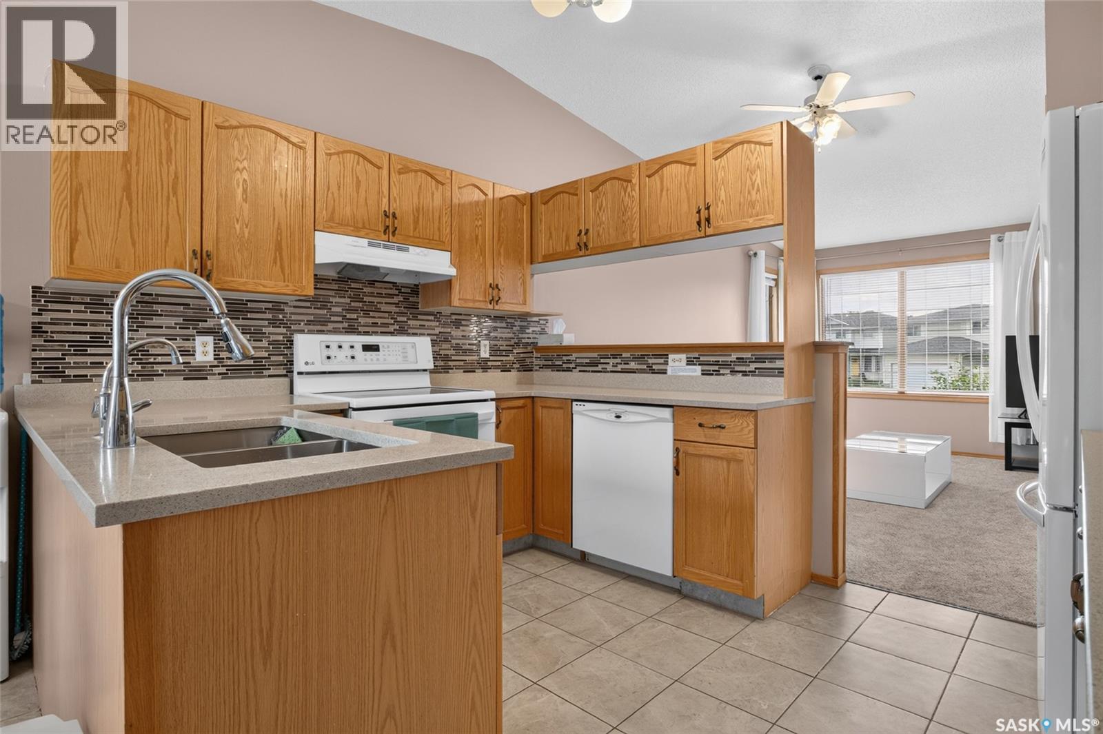 3547 Hazel Grove, Regina, SK - Indoor Photo Showing Kitchen With Double Sink