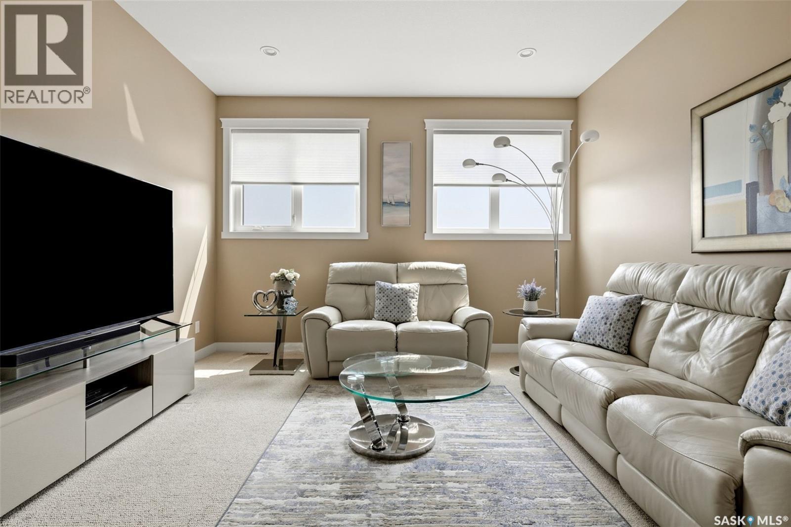 4665 Skinner Crescent, Regina, SK - Indoor Photo Showing Living Room