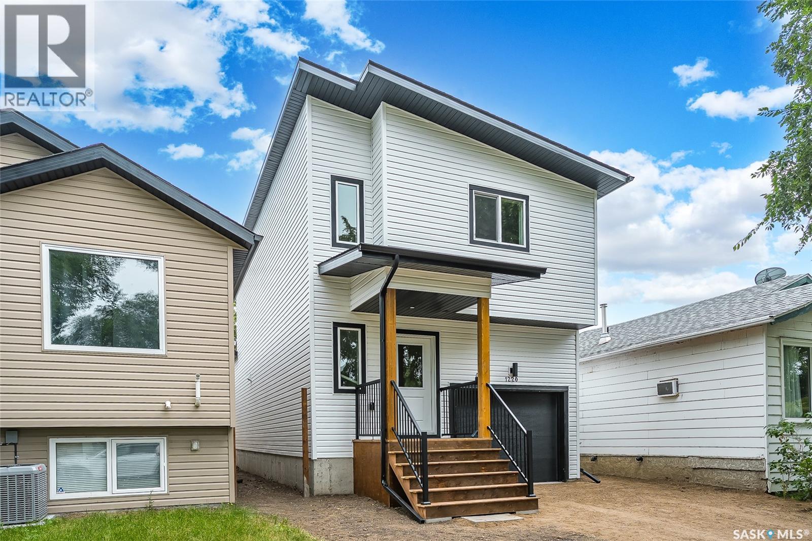 1220 H Avenue N, Saskatoon, SK - Outdoor