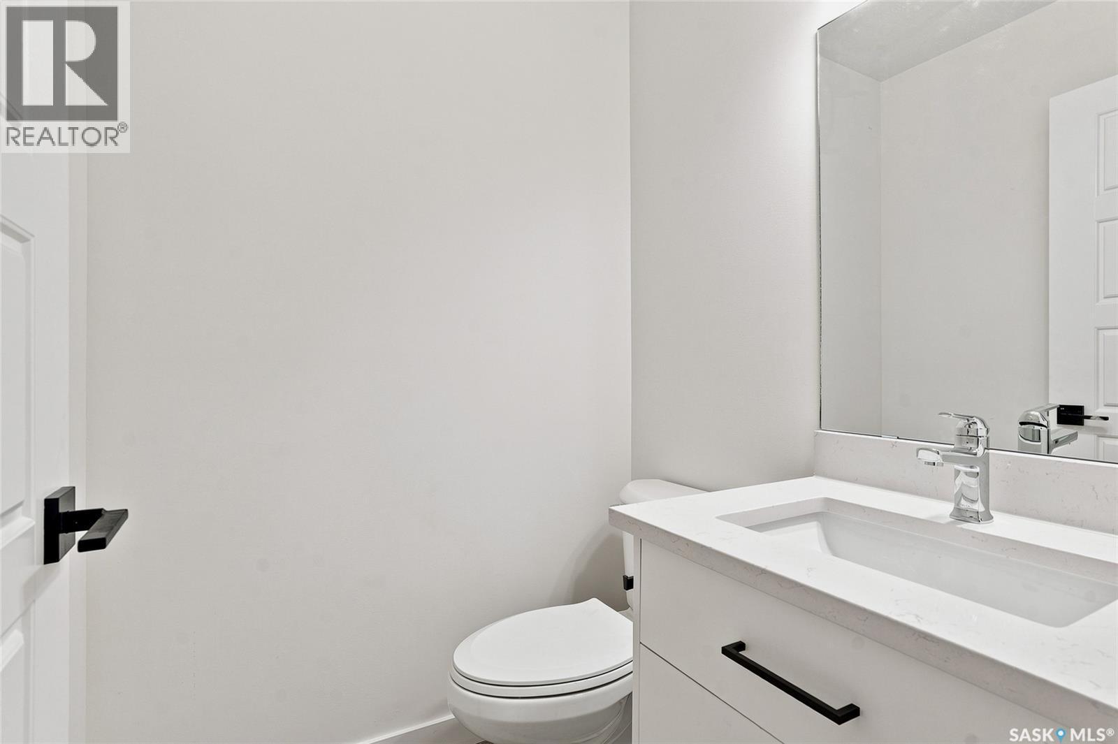 1220 H Avenue N, Saskatoon, SK - Indoor Photo Showing Bathroom