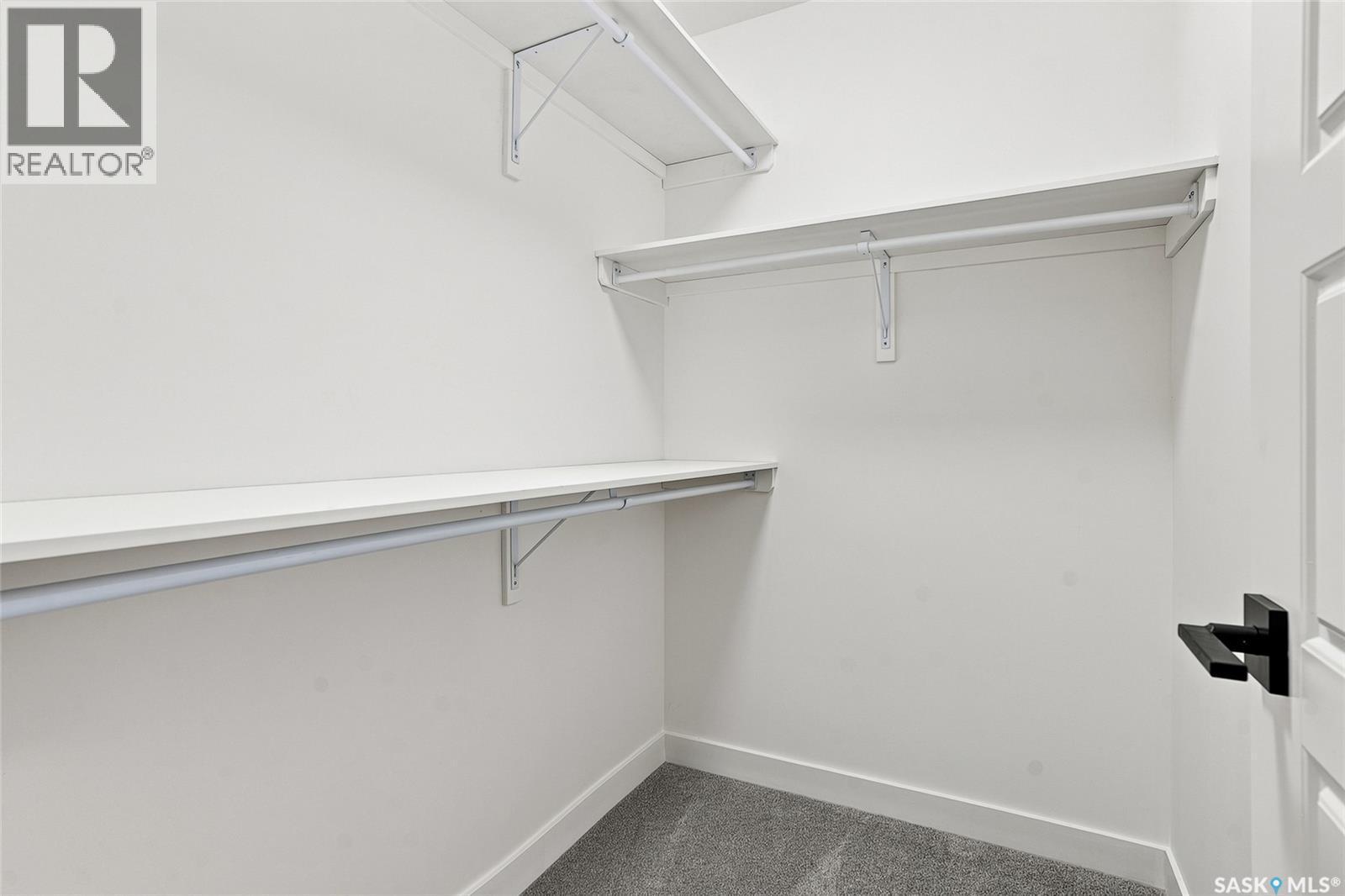 1220 H Avenue N, Saskatoon, SK - Indoor With Storage