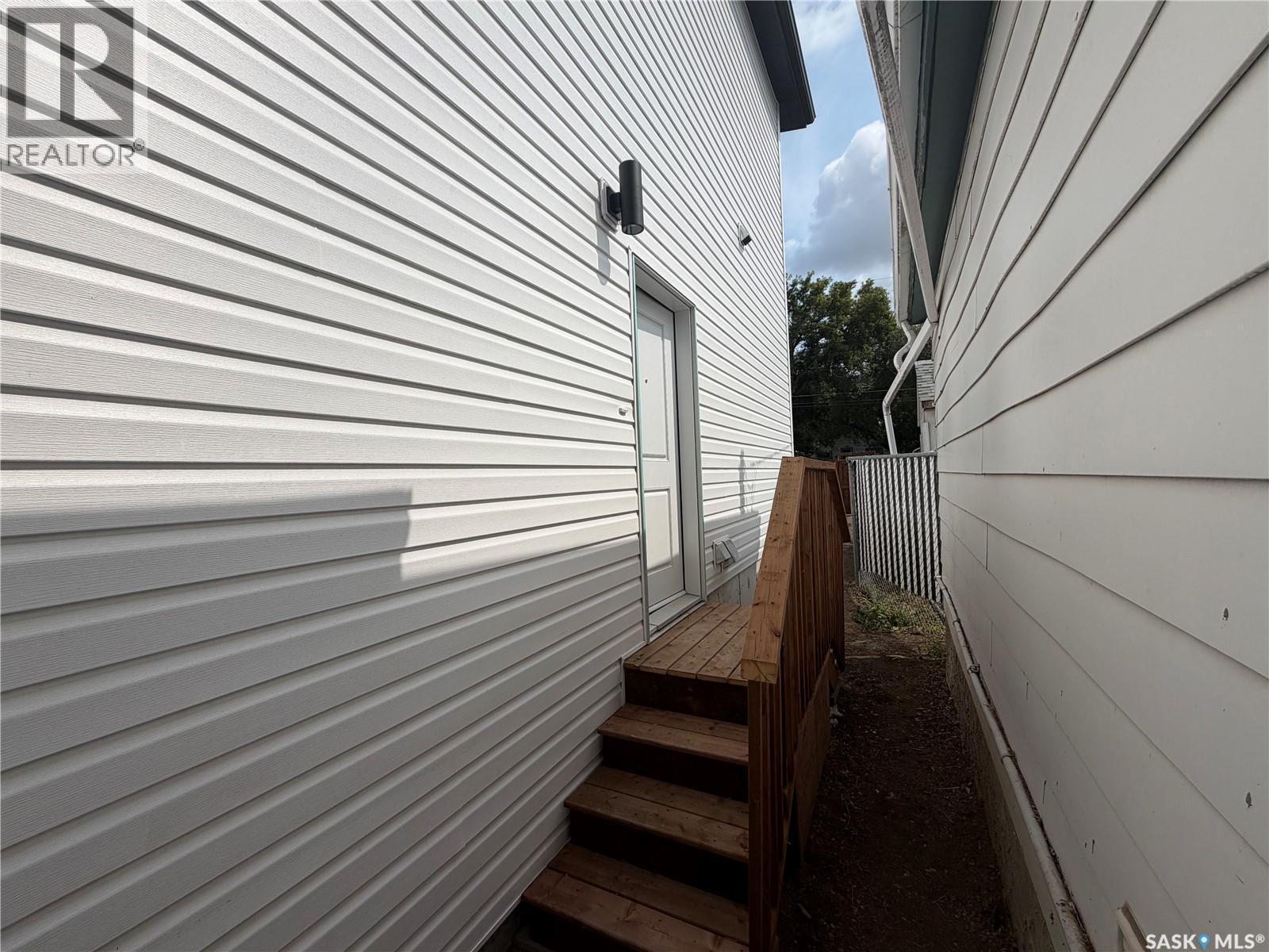 1220 H Avenue N, Saskatoon, SK - Outdoor With Exterior