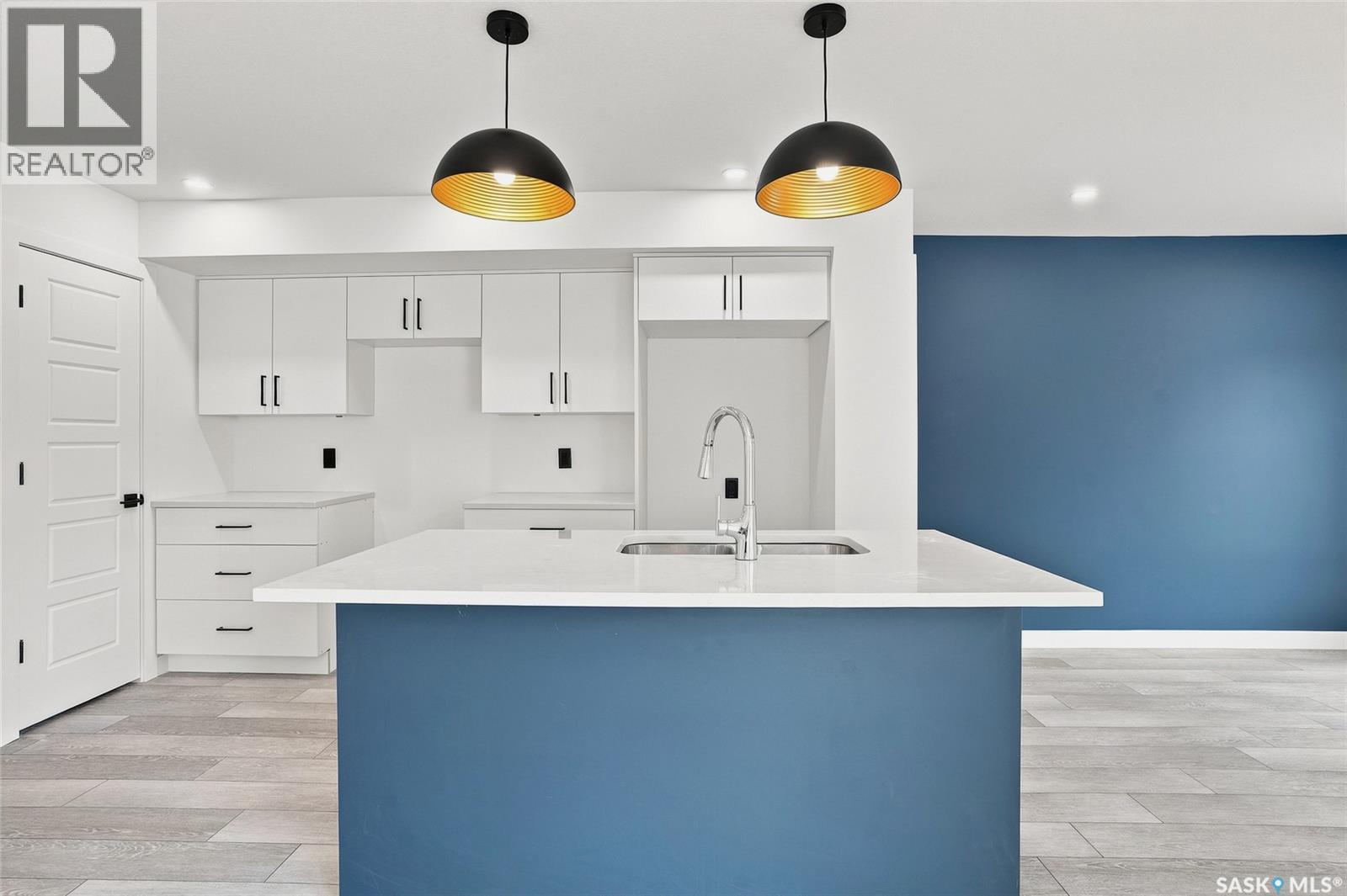 1220 H Avenue N, Saskatoon, SK - Indoor Photo Showing Kitchen