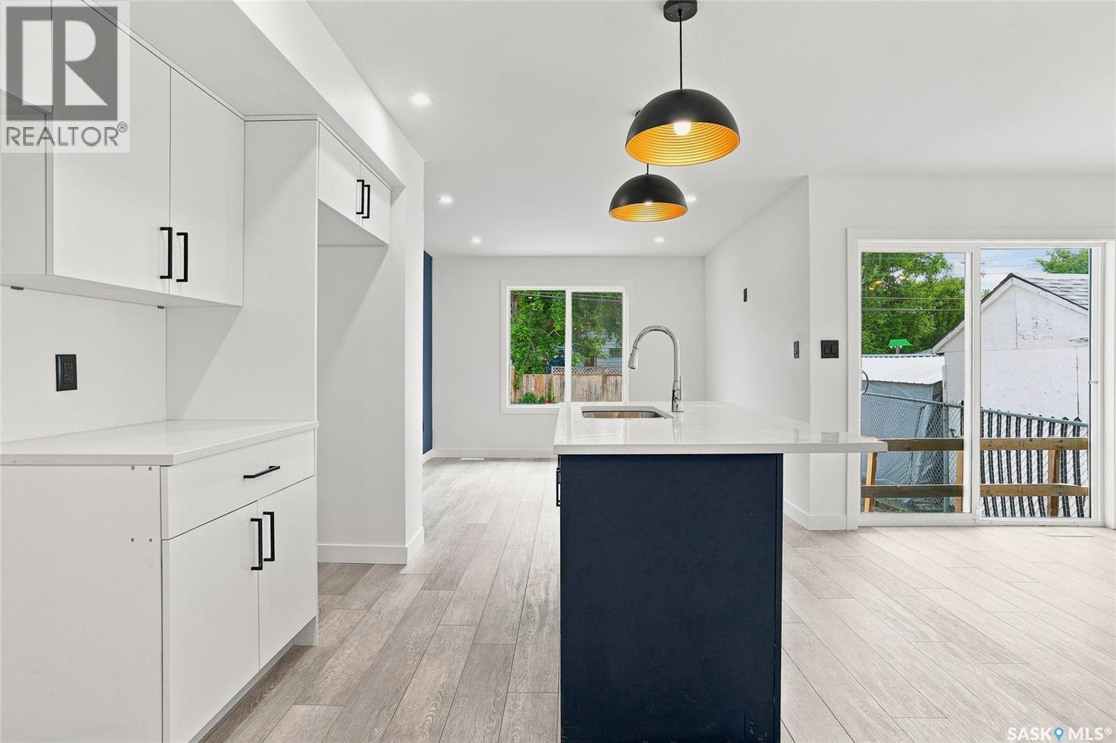 1220 H Avenue N, Saskatoon, SK - Indoor