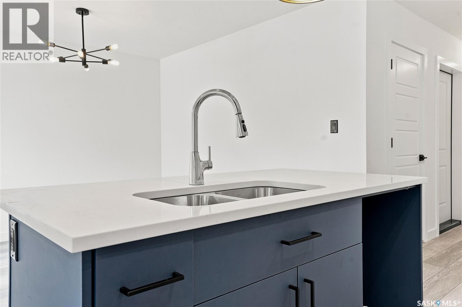 1220 H Avenue N, Saskatoon, SK - Indoor Photo Showing Kitchen With Double Sink