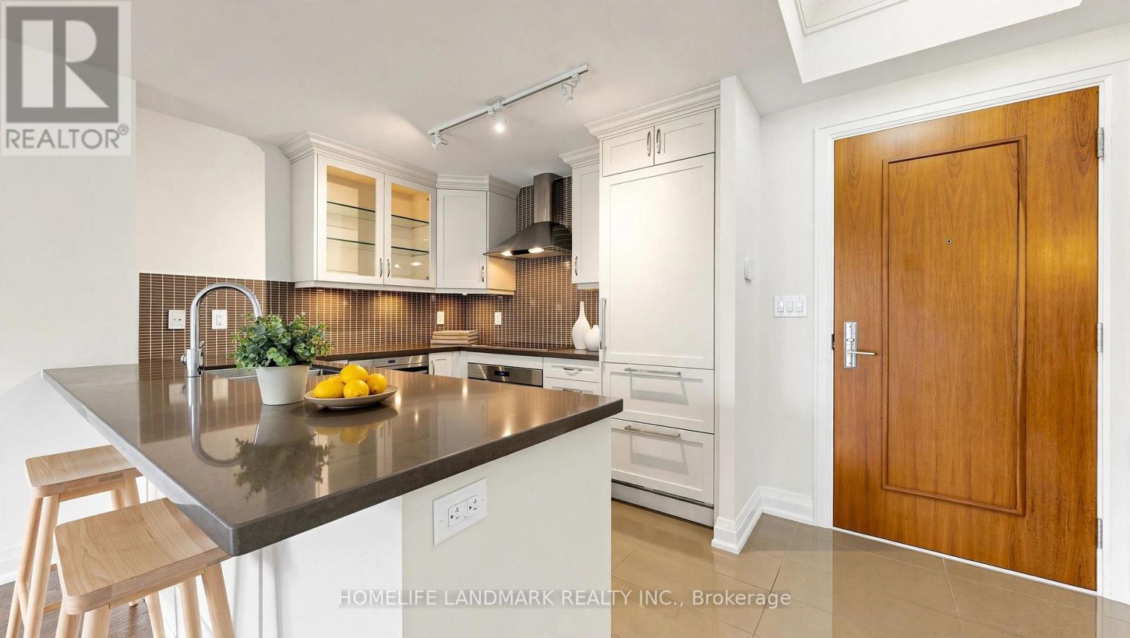 507 - 15 Stollery Pond Crescent, Markham, ON - Indoor Photo Showing Kitchen