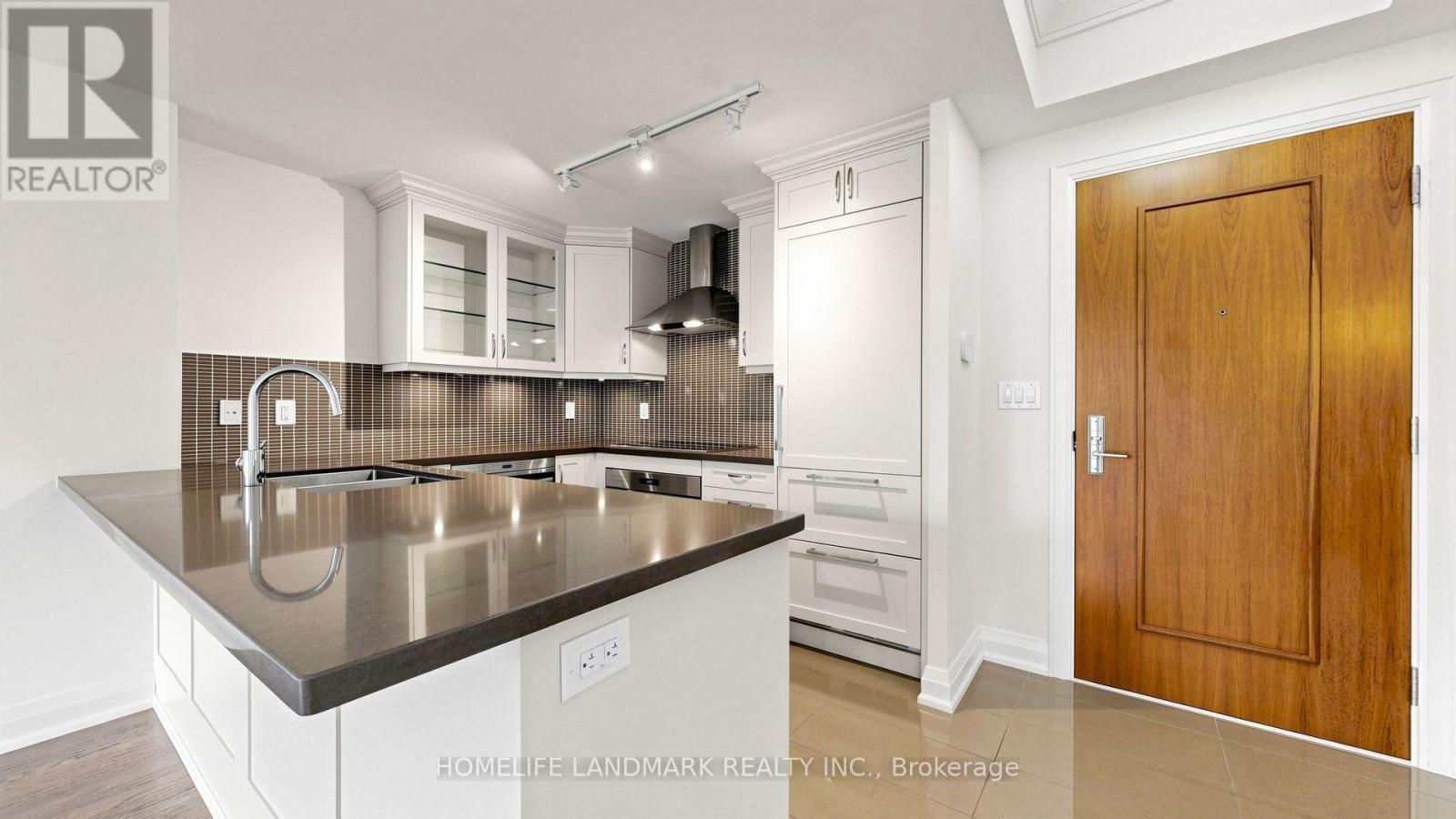 507 - 15 Stollery Pond Crescent, Markham, ON - Indoor Photo Showing Kitchen