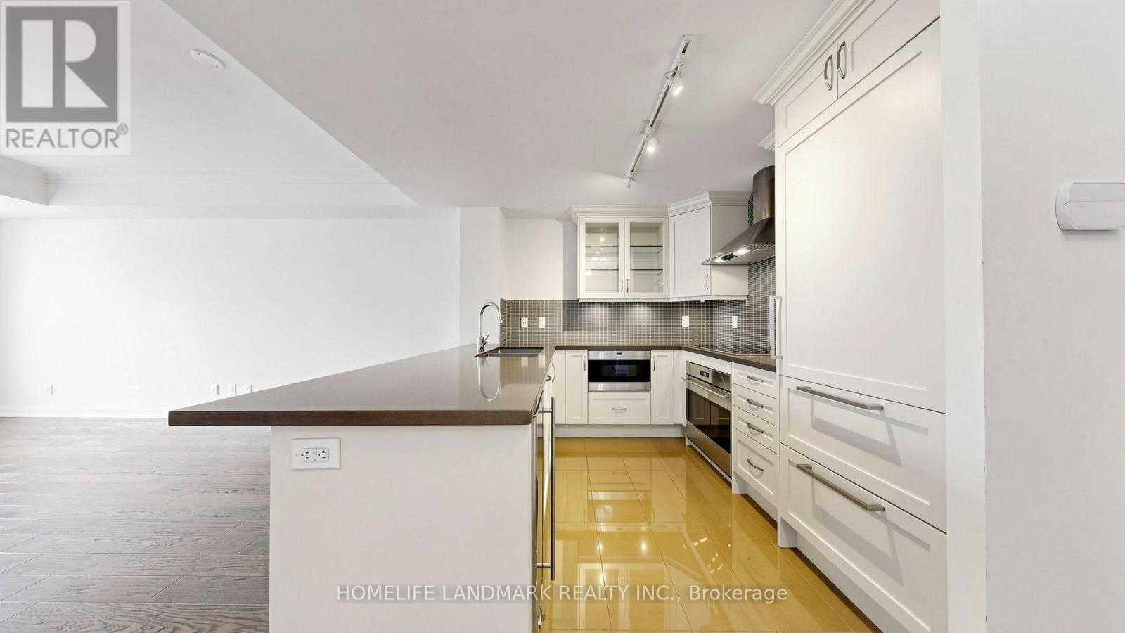 507 - 15 Stollery Pond Crescent, Markham, ON - Indoor Photo Showing Kitchen