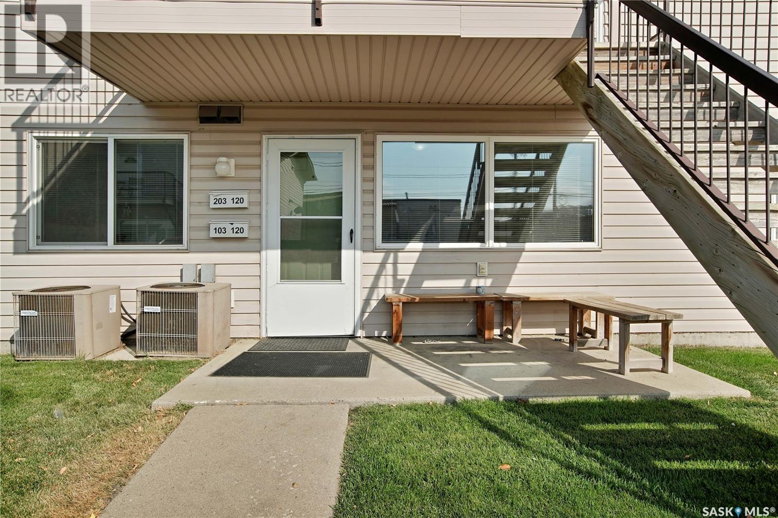 103 120 C Avenue N, Saskatoon, SK - Outdoor