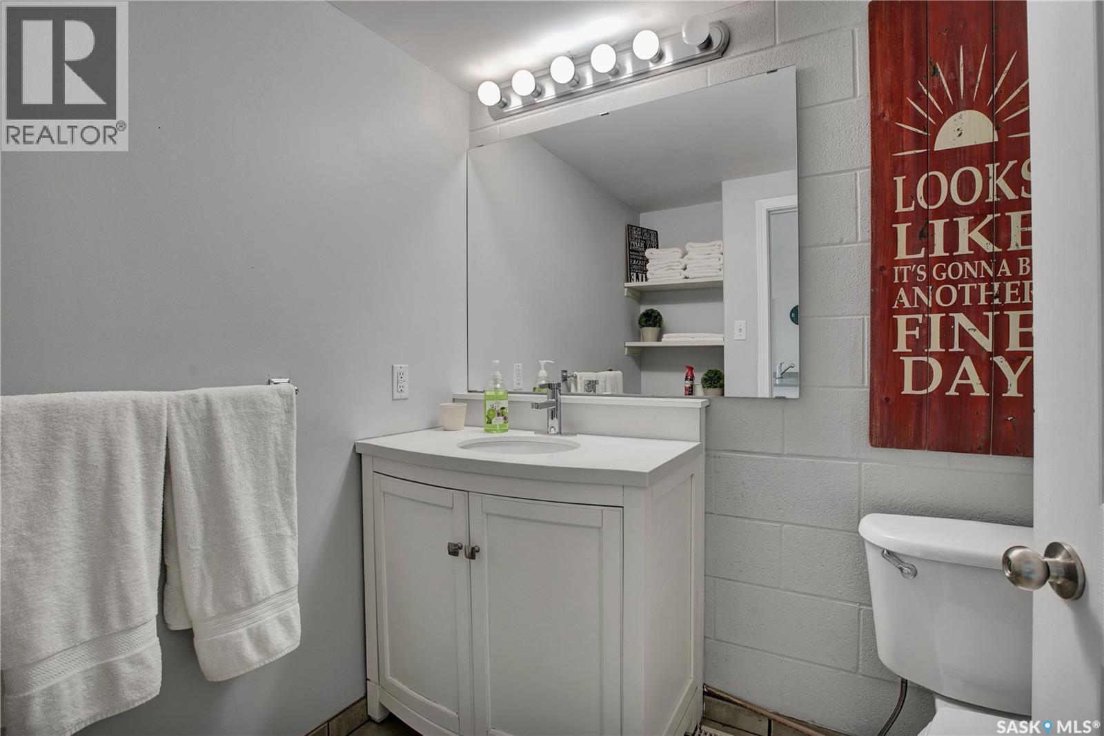 103 120 C Avenue N, Saskatoon, SK - Indoor Photo Showing Bathroom