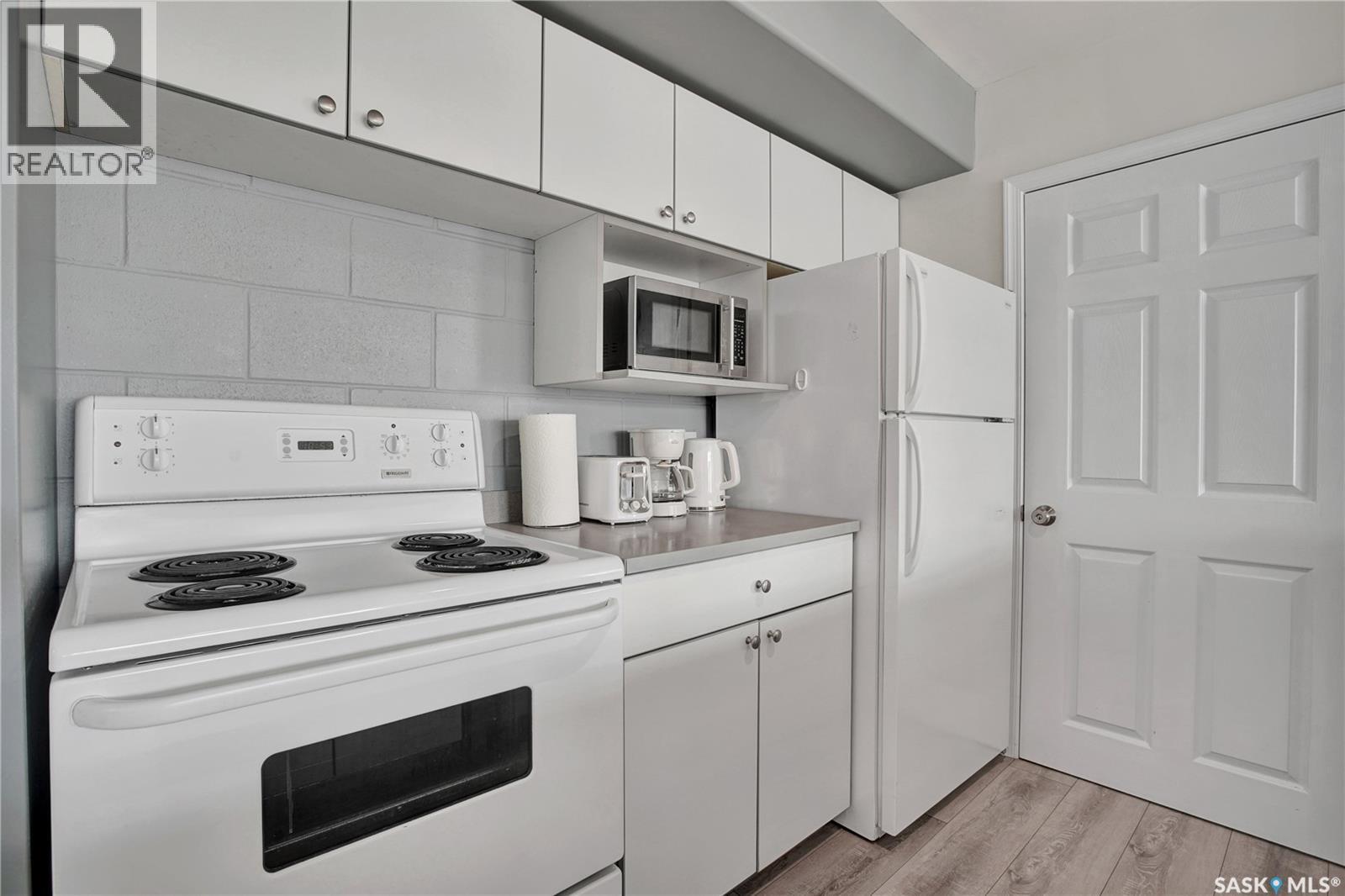 103 120 C Avenue N, Saskatoon, SK - Indoor Photo Showing Kitchen