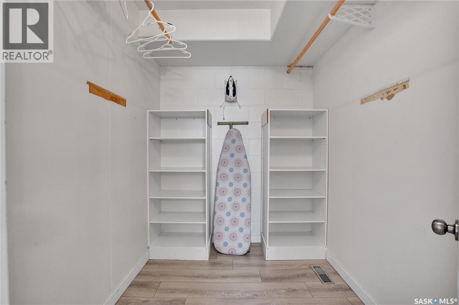 103 120 C Avenue N, Saskatoon, SK - Indoor With Storage