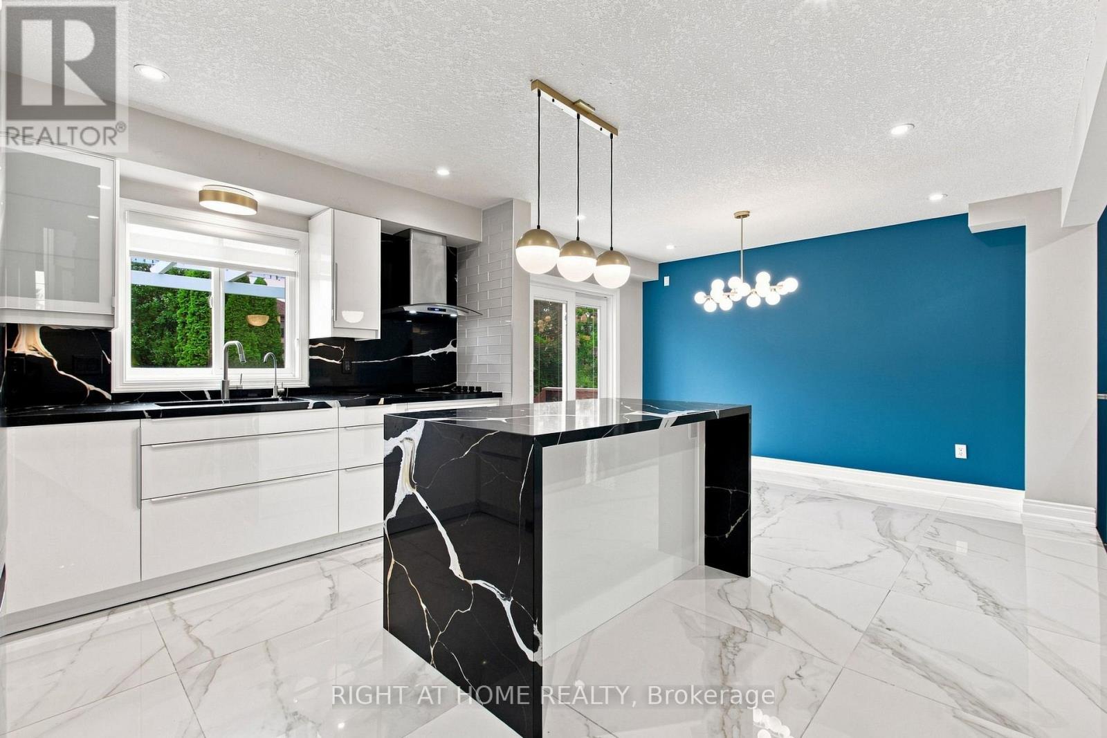 187 Clairfields Drive E, Guelph, ON - Indoor Photo Showing Kitchen
