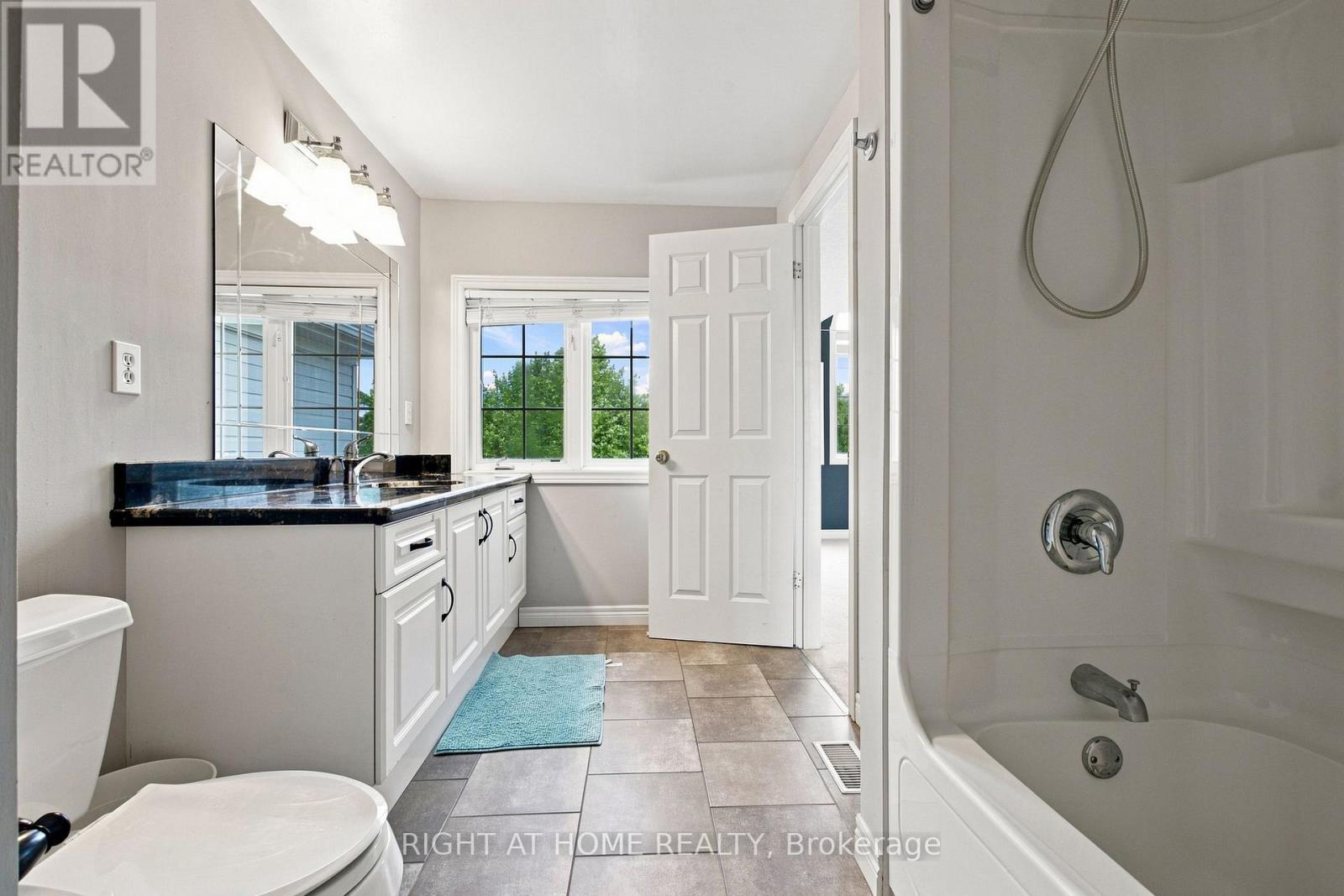 187 Clairfields Drive E, Guelph, ON - Indoor Photo Showing Bathroom