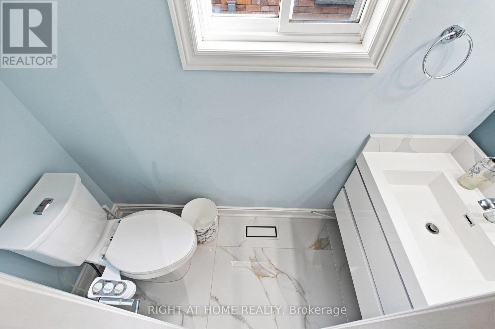 187 Clairfields Drive E, Guelph, ON - Indoor Photo Showing Bathroom