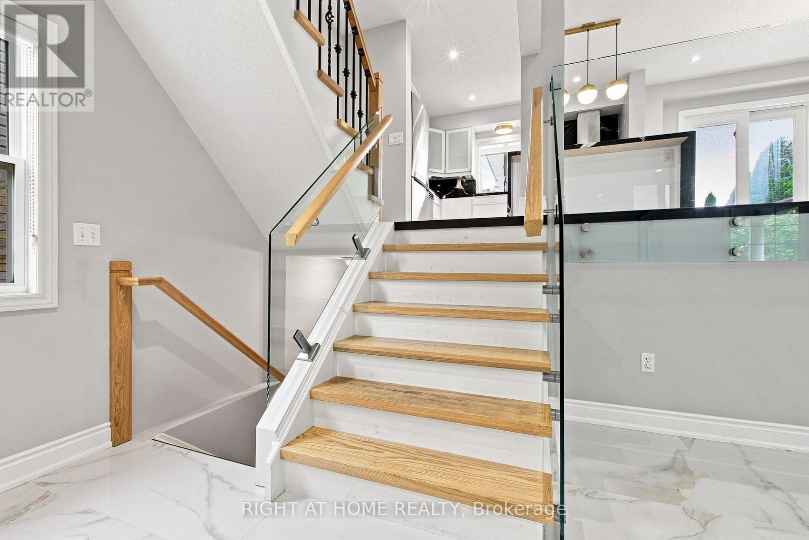 187 Clairfields Drive E, Guelph, ON - Indoor Photo Showing Other Room
