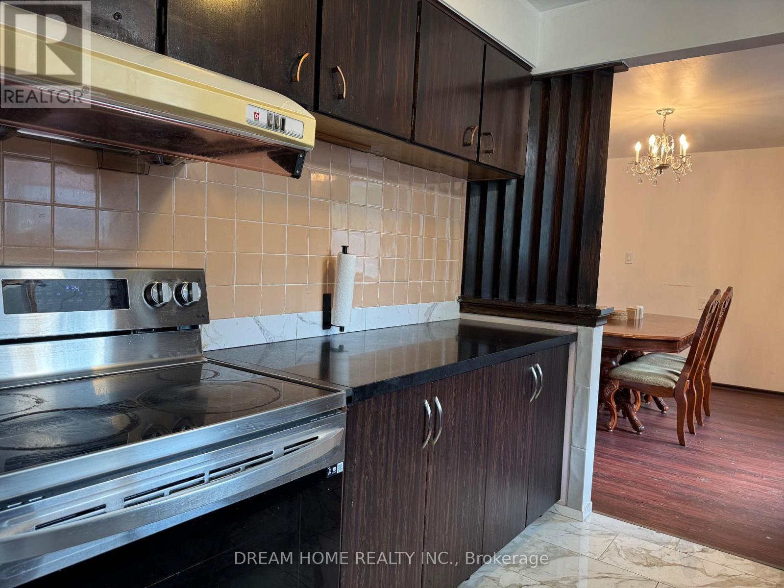 48 Meadowlark Drive, Hamilton, ON - Indoor Photo Showing Kitchen