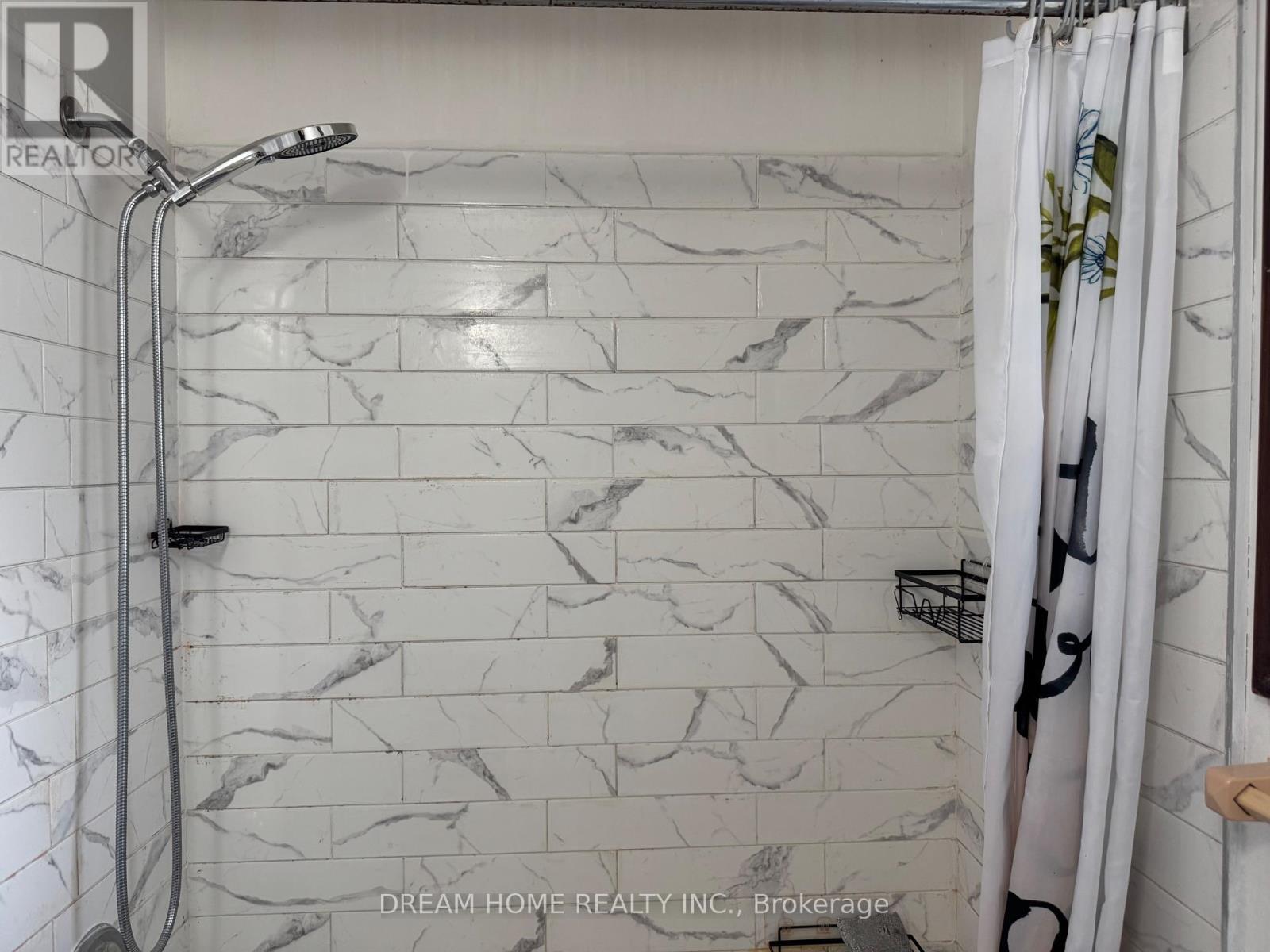 48 Meadowlark Drive, Hamilton, ON - Indoor Photo Showing Bathroom