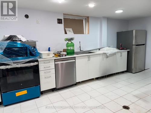 48 Meadowlark Drive, Hamilton, ON - Indoor Photo Showing Kitchen